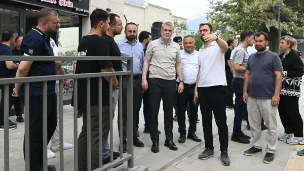 Kahramanmaraş Büyükşehir Belediyesi gece gündüz yollarda...Asfalt üstüne asfalt...