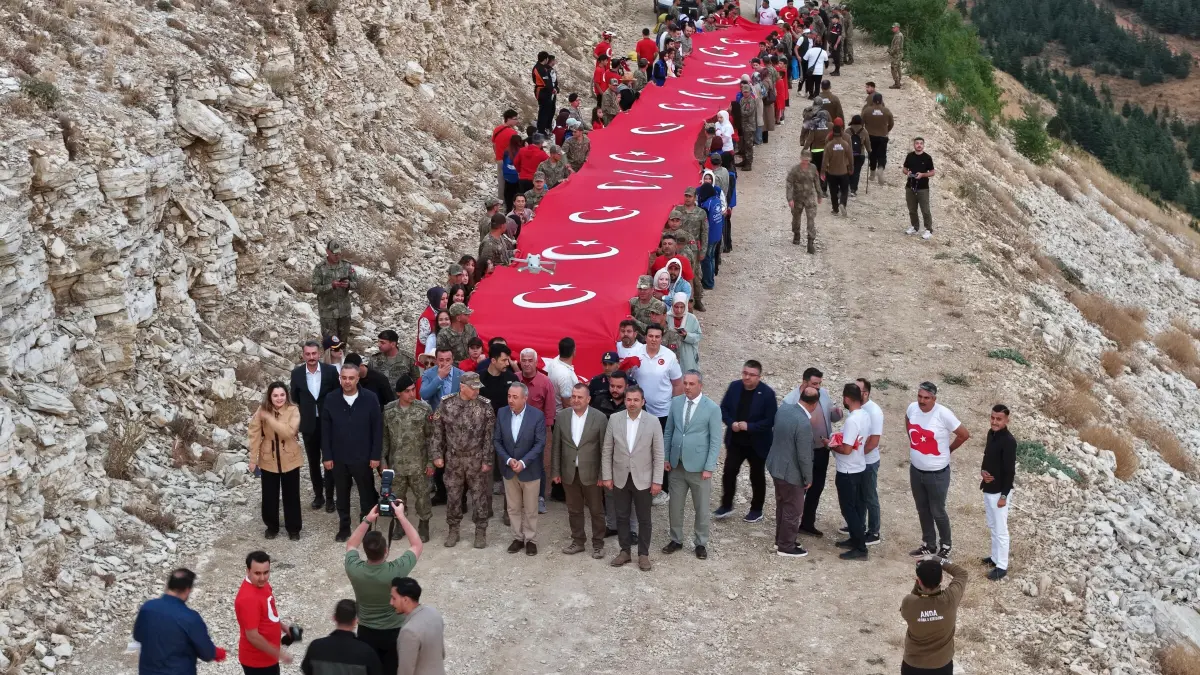 Kahramanmaraş'ta 30 Ağustos nedeniyle Bayrak yürüyüşü yapıldı