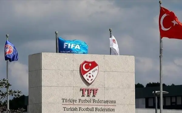 Yarınki maç için Belçikaya giden Türkiye Futbol Federasyon heyetine ülkeye girişte zorluk çıkarıldı.