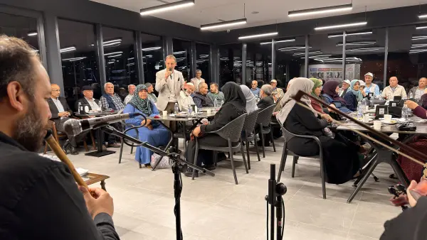 Kahramanmaraş Kalesi’nde yaşlılar gönüllerince eğlendi.