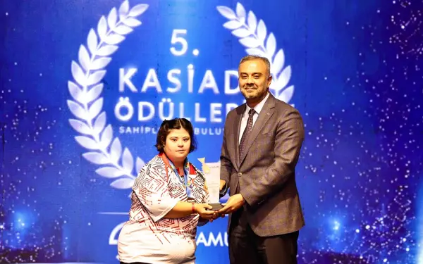 5. KASİAD Ödülleri’nin en özeli, Başkan Toptaş ve Onikişubat Belediyesi’ne verildi.