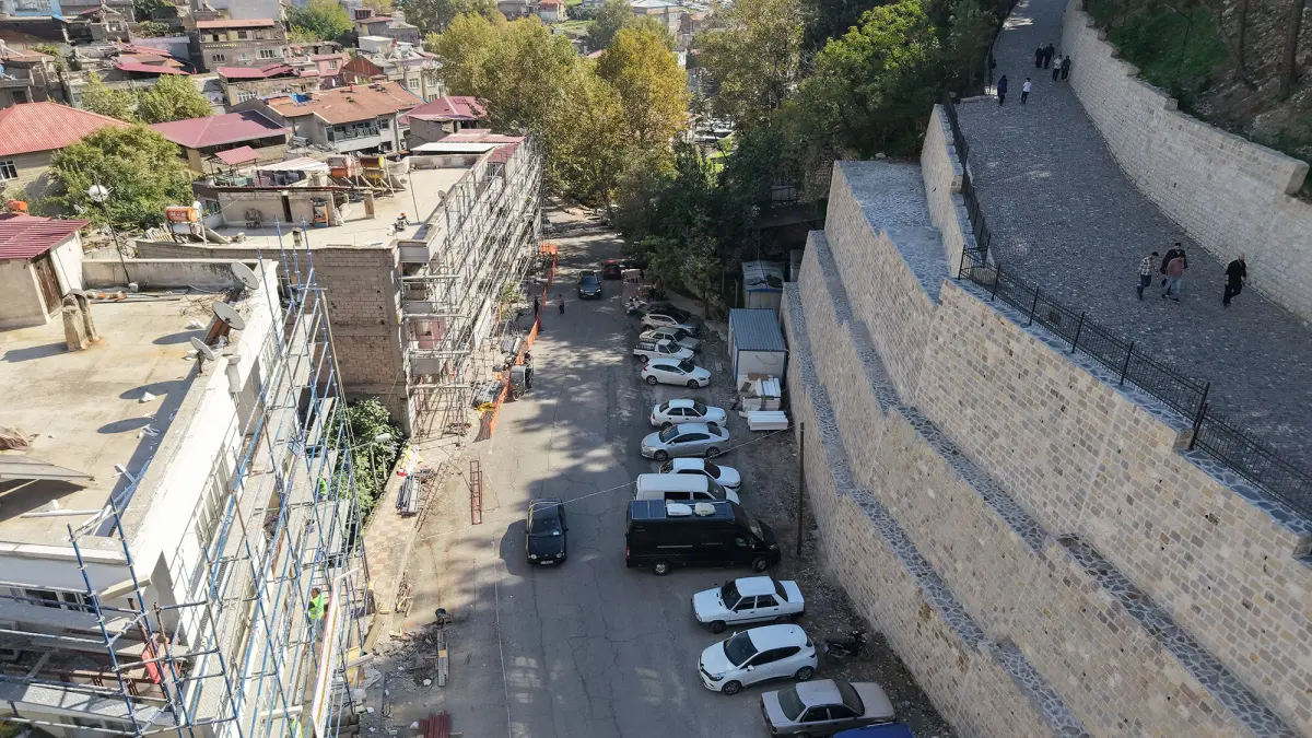 Tarihi Dokuya Uyumlu Cephe Düzenlemeleri Yapılıyor
