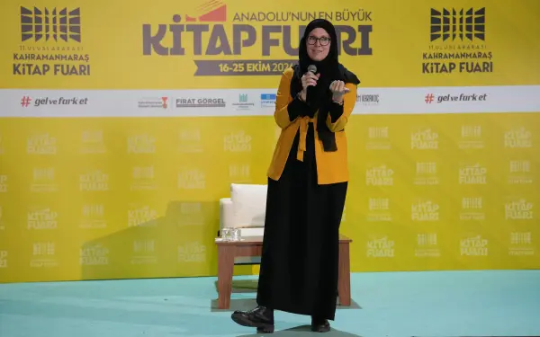 Kitap Fuarında Yazarlar ve Şairler geçidi yaşanıyor...